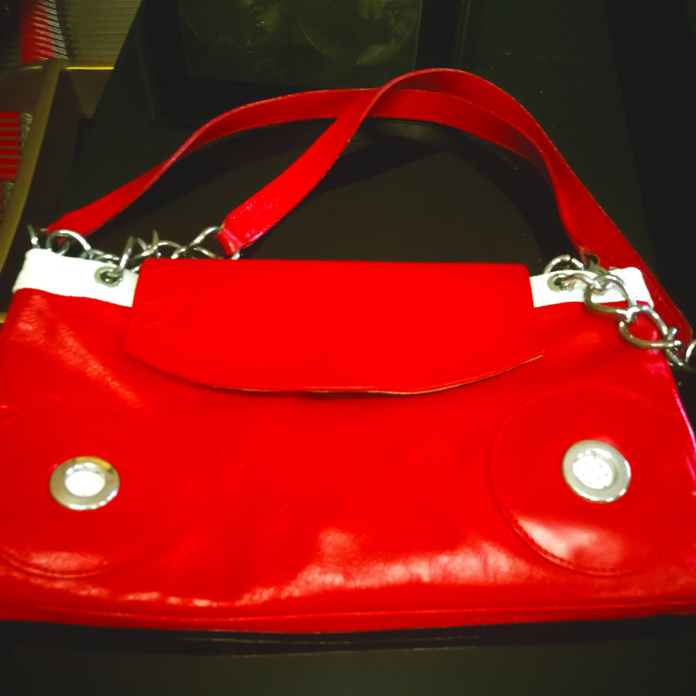 A Small Made-in-Italy Vintage Fashion Leather Bag